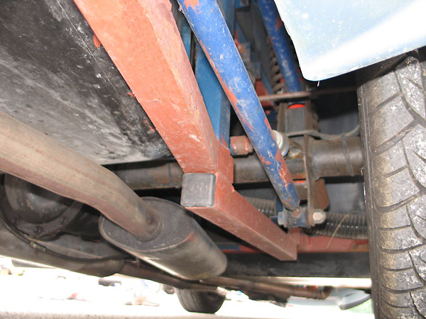 4-link rear suspension. (Note that the links come rearward, toward the bumper.)