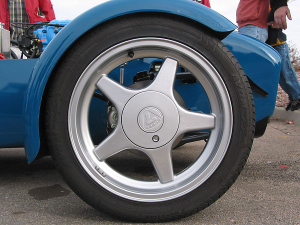 7x16 5-spoke Caterham front wheels with 205/45-16 Avon ZZ3 tires