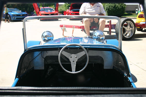 The steering wheel only spins one third turn, lock-to-lock.