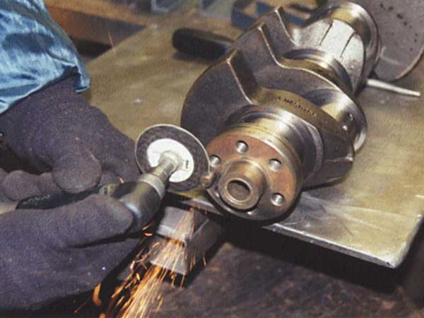 Cutting dowel pin from Rover 4.0 crankshaft