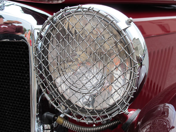 Headlight, with screen.