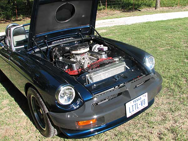 glamour shot of Mark's MGB V8